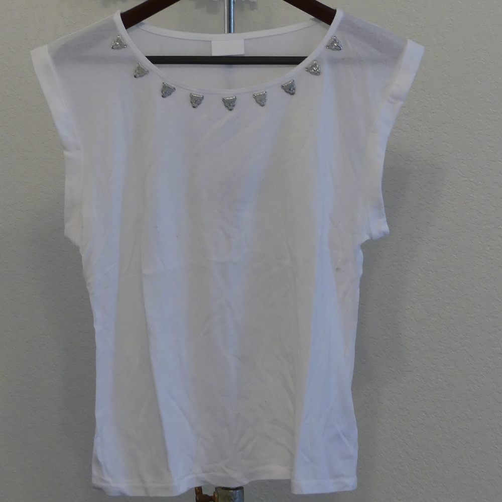 White T-Shirt with details on collar